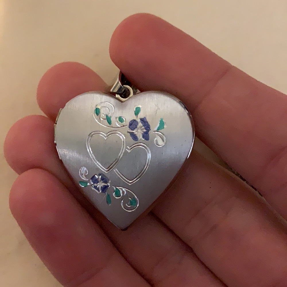 Large Flower Locket - Picture 4 of 4